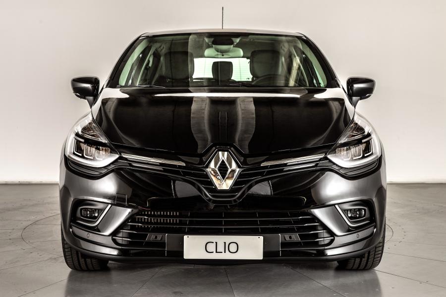  Renault Clio Moschino 2018 года  (фото 8 из 18)